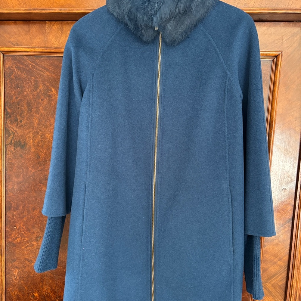 Kinross Blue Cashmere Coat with High Fur Collar and Streamlined Cut